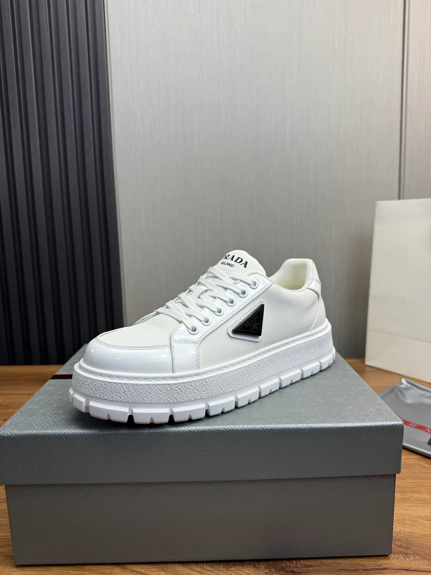 Men's shoes 💰580💰 [PRADA] Autumn and winter hot men's shoes shipped 👏Official website synchronized ⬆️Original fly-woven cowhide fabric + cowhide lining, 1⃣️:1⃣️reproduction, original sole, 38-45 (45. Customized, non-refundable)
